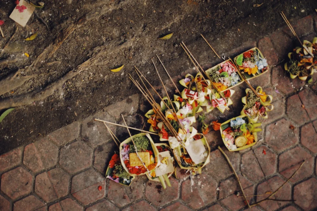 Bali canang sari offering temple etiquette